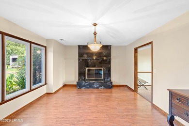 A perfect blend of waterfront serenity and everyday comfort - photo 4