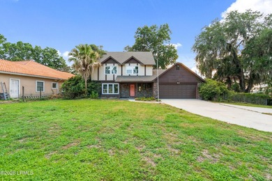 A perfect blend of waterfront serenity and everyday comfort - photo 7