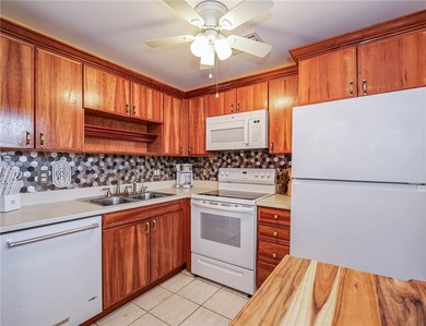 Enjoy the best of 55+ living in this beautifully maintained 2/2 - photo 9