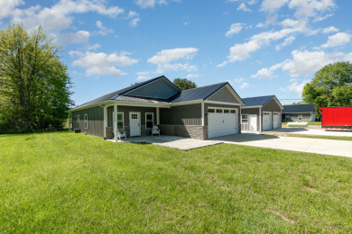 Ready for entertaining at Lake Waynoka - Lake Home For Sale in Lake Waynoka, Ohio