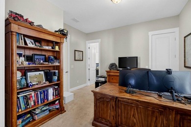 Welcome to this beautifully maintained 4 bedroom, 3.5 bath home - photo 8