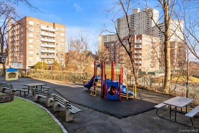 2 Bedroom conveniently located in Spuyten Duyvil with 1 Bathroom - photo 9