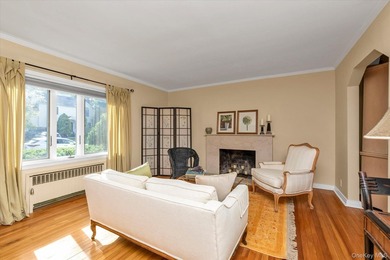 Welcome to 15 Purdue Road in Glen Cove. This charming Cape - photo 3