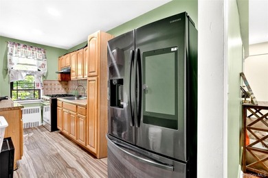 This tremendous 915 sq. ft. true 2BR co-op is situated on a - photo 13