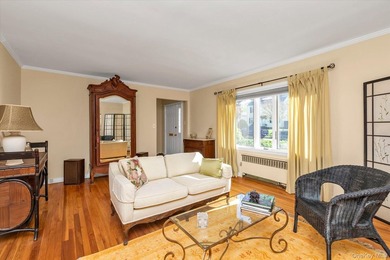 Welcome to 15 Purdue Road in Glen Cove. This charming Cape - photo 4