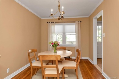 Welcome to 15 Purdue Road in Glen Cove. This charming Cape - photo 5