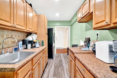 This tremendous 915 sq. ft. true 2BR co-op is situated on a - photo 18