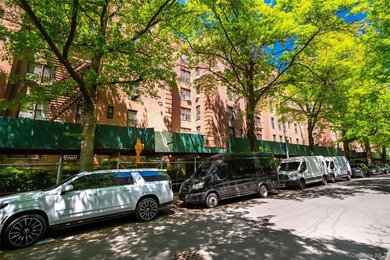 This tremendous 915 sq. ft. true 2BR co-op is situated on a - photo 42