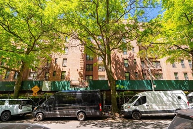 This tremendous 915 sq. ft. true 2BR co-op is situated on a - photo 43