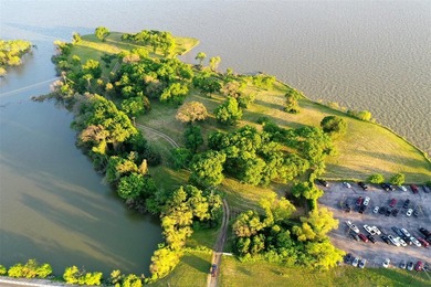 An extraordinary opportunity awaits on Cedar Creek Lake! A rare - photo 2