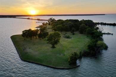 An extraordinary opportunity awaits on Cedar Creek Lake! A rare - photo 5