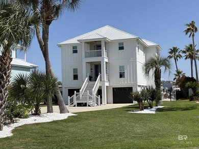 This custom waterfront home is located in the most convenient - photo 2