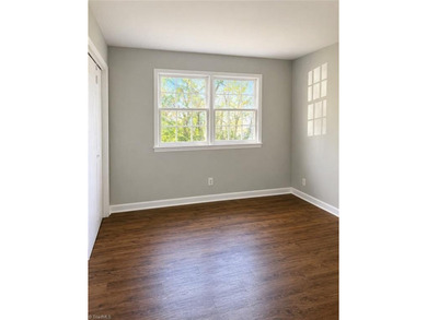 Investor Special! This 2-bedroom, 1-bath condo is ideally - photo 4