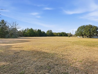 Prime investment opportunity in Kemp,TX! This 12-unit apartment - photo 20