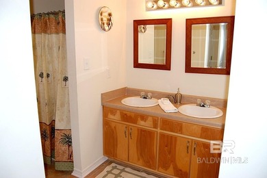 BACK ON THE MARKET! NEW PRICE $824,900. Home Warranty! Lovely - photo 10