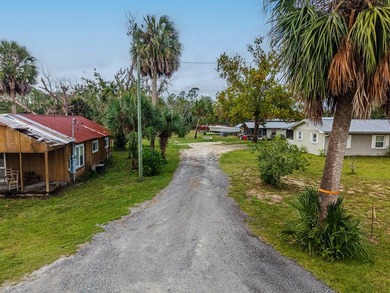 Charming old Florida cracker-style home on 4.2 acres in - photo 4