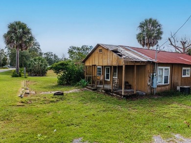 Charming old Florida cracker-style home on 4.2 acres in - photo 8