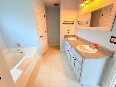 Welcome to this beautifully maintained 4-bedroom, 2-bath brick - photo 8