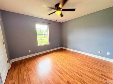 Welcome to this beautifully maintained 4-bedroom, 2-bath brick - photo 9
