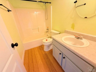 Welcome to this beautifully maintained 4-bedroom, 2-bath brick - photo 10