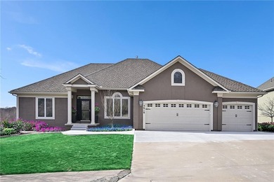 (private lake, pond, creek) Home For Sale in Kansas City Kansas