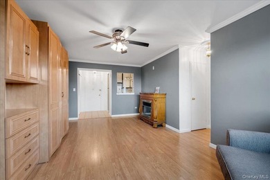 Renovated move in ready Studio located in the Executive House - photo 5