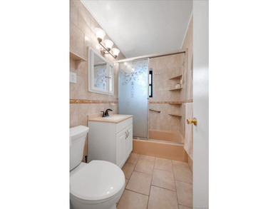 Renovated move in ready Studio located in the Executive House - photo 8