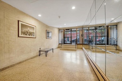 Renovated move in ready Studio located in the Executive House - photo 9