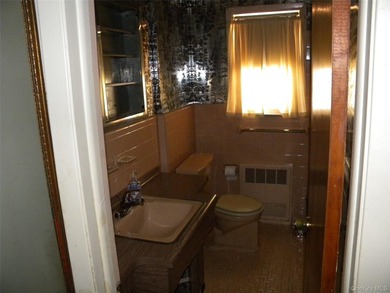 SPACIOUS 3 BEDROOM, 3 BATHROOM HI RANCH IN DESIRABLE BAY TERRACE - photo 13