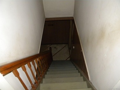 SPACIOUS 3 BEDROOM, 3 BATHROOM HI RANCH IN DESIRABLE BAY TERRACE - photo 15