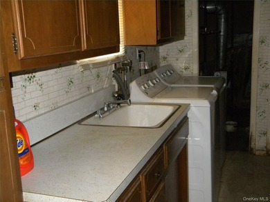 SPACIOUS 3 BEDROOM, 3 BATHROOM HI RANCH IN DESIRABLE BAY TERRACE - photo 17