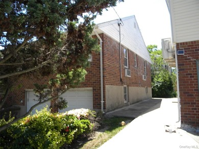 SPACIOUS 3 BEDROOM, 3 BATHROOM HI RANCH IN DESIRABLE BAY TERRACE - photo 23