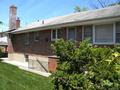 SPACIOUS 3 BEDROOM, 3 BATHROOM HI RANCH IN DESIRABLE BAY TERRACE - photo 25