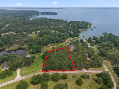 Your own piece of paradise! 1.806 acres of heavily treed - photo 4