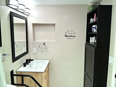 **FIRST FLOOR** UPDATED and SPACIOUS 1 BEDROOM 1 & a 1/2 baths - photo 15