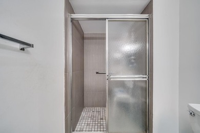 2/2 remodeled 55+ plus community. White Kitchen, New Tile, Wood - photo 31