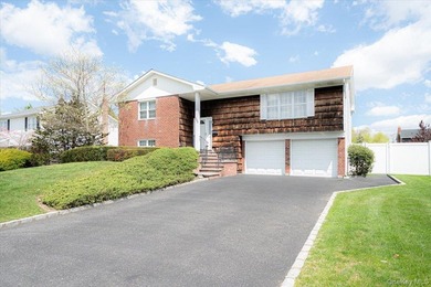 Beautiful Hi Ranch w/ all Large rooms including 4 Ample bedrooms - photo 2