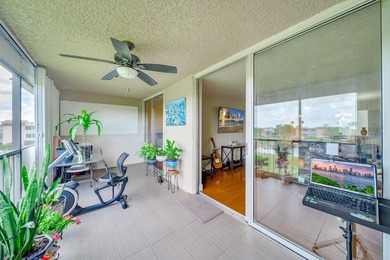 2/2 remodeled 55+ plus community. White Kitchen, New Tile, Wood - photo 32