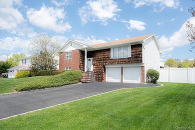 Beautiful Hi Ranch w/ all Large rooms including 4 Ample bedrooms - photo 3