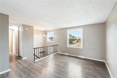 Welcome to 47 W Toulon Drive! This move-in ready 3-bedroom - photo 8