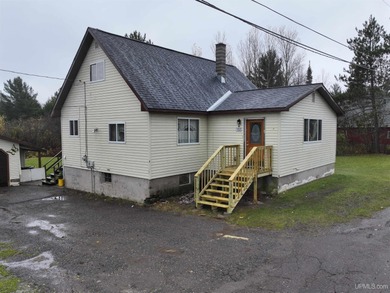 (private lake, pond, creek) Home For Sale in Allouez Michigan