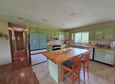 Welcome home to this warm and welcoming 3-bedroom, 2.5-bathroom - photo 5