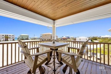 Welcome to paradise! Expansive custom ranch home with a walk-out - photo 9