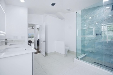 Beautiful 4-bedroom, 2-bathroom two-story home with 2,634 SqFt - photo 38