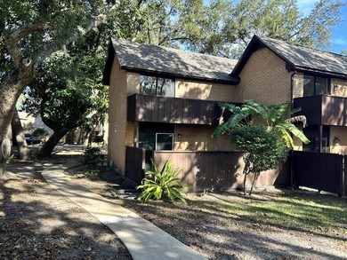 Reimagined, this beautifully planned townhome in Mossey Cove, a - photo 1