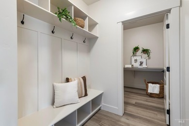 Thoughtfully designed single-level floor plan offers 3 bedrooms - photo 11