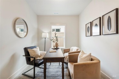 Thoughtfully designed single-level floor plan offers 3 bedrooms - photo 13