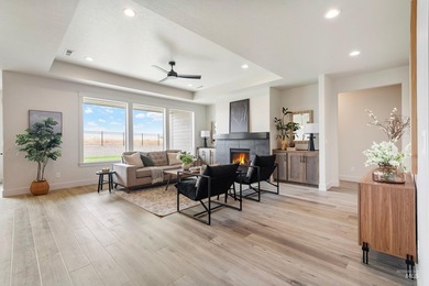 Thoughtfully designed single-level floor plan offers 3 bedrooms - photo 14