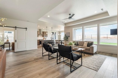 Thoughtfully designed single-level floor plan offers 3 bedrooms - photo 17