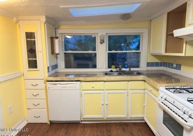 Charming Beach Cottage is full of charm and character. Situated - photo 17